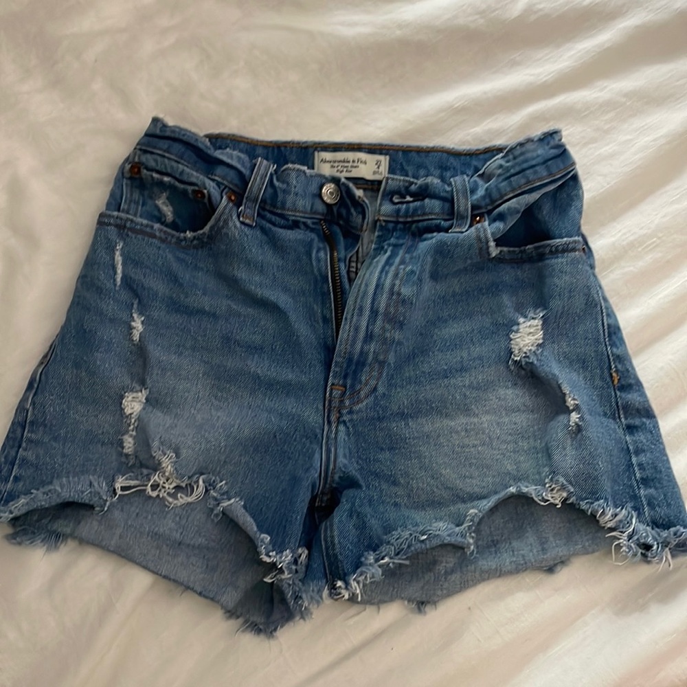Abercrombie & Fitch 4 inch mom short curve love